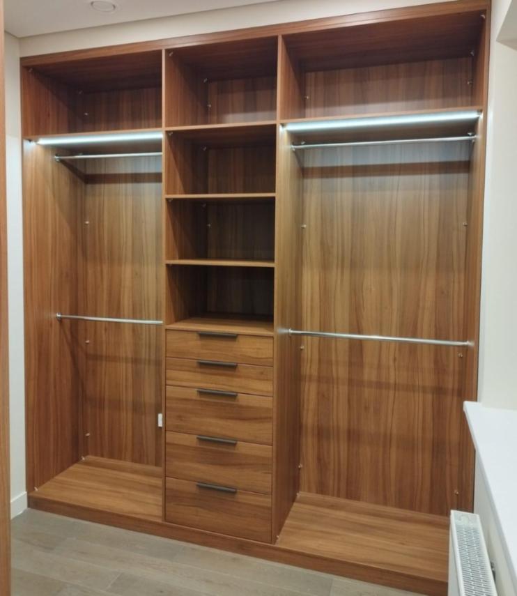 Древесная гардеробная