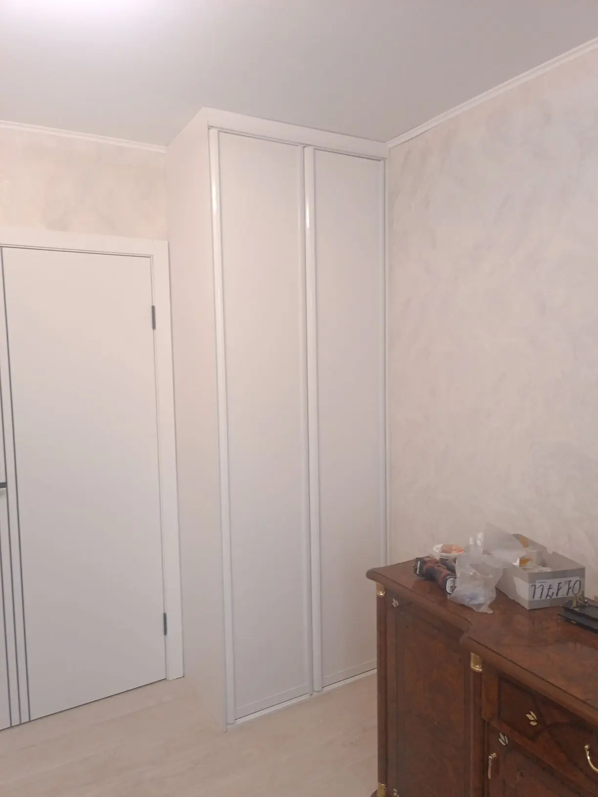 Шкаф-купе и двери в нишу