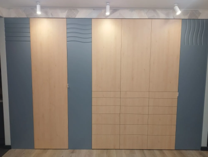 Распашной шкаф-гардеробная.