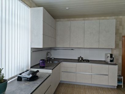 Большая кухня для котеджа