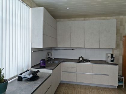 Большая кухня для котеджа