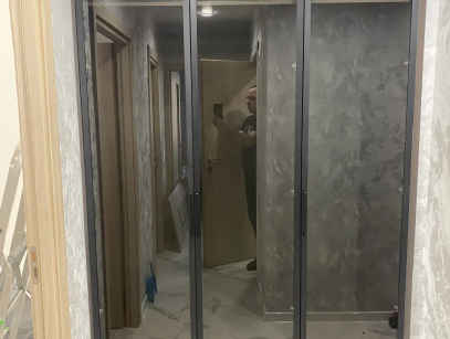 Распашной шкаф в прихожую.