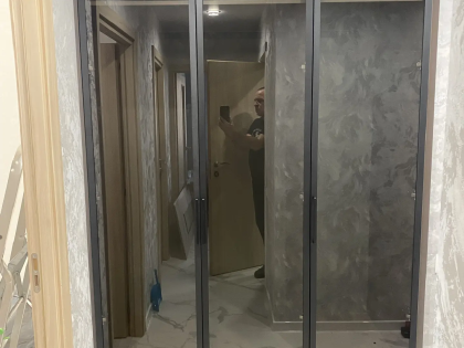 Распашной шкаф в прихожую.