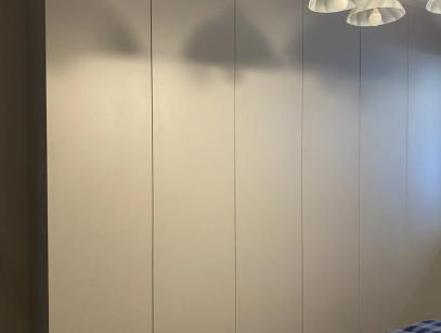  Распашной шкаф в спальню