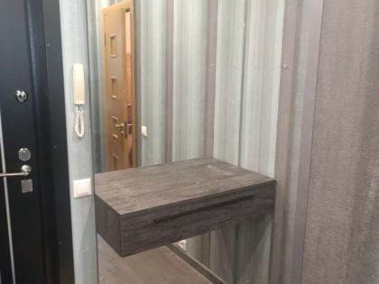 Зеркало с подвесной тумбой