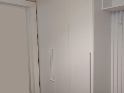 Распашные шкафы в прихожую