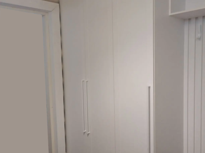 Распашные шкафы в прихожую