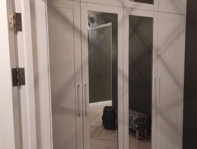 Распашной шкаф, крашенные фасады, прованс с зеркалом
