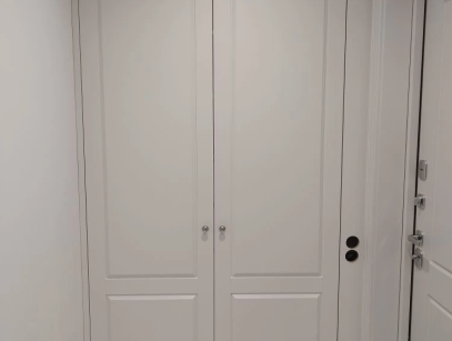 Распашные шкафы в прихожую с фасадами из МДФ