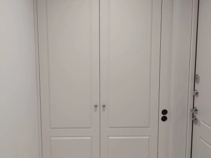 Распашные шкафы в прихожую с фасадами из МДФ