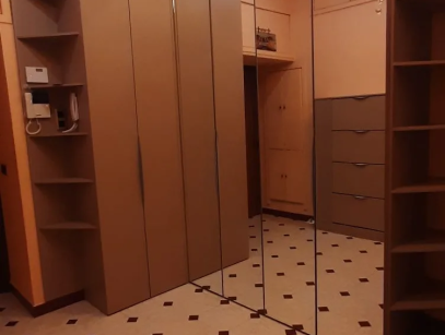 Угловой распашной шкаф и обувница