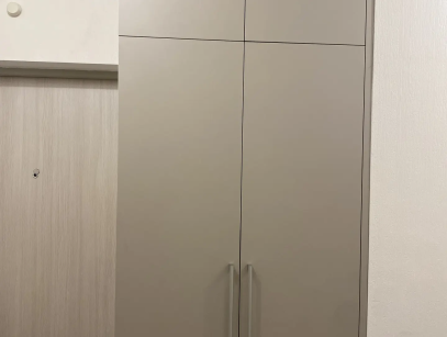 Распашной шкаф из ЛДСП  Lamarti.